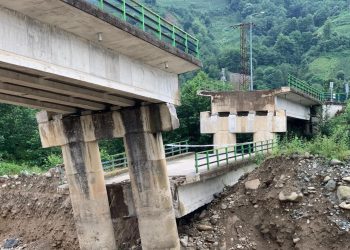 Rize’de 149 metrelik köprü kısmen çöktü