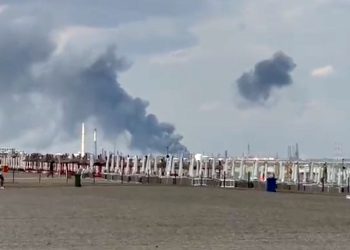 Romanya’da petrol rafinerisinde patlama