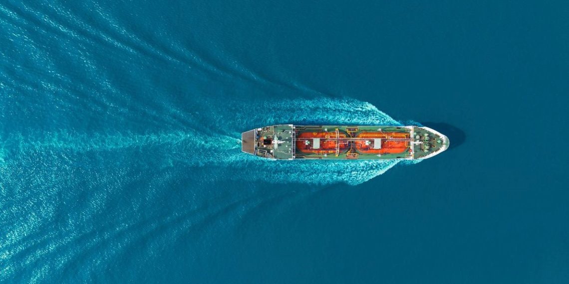 Rusya’dan ham petrol taşıyan birinci gemi Pakistan’a ulaştı