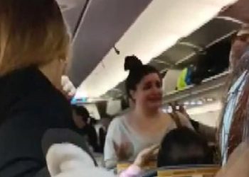 Sabiha Gökçen Havalimanı’nda hareketli anlar: “Uçağı kaçırdım” diyerek bağıran yolcuya müdahale