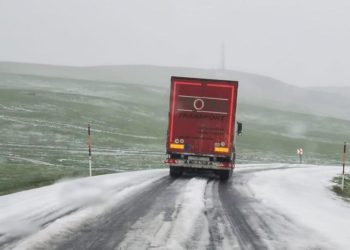 Sahara Geçidi’ne haziranda kar yağdı