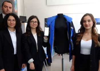 Samsun’da Lise öğrencileri kutuplar için tasarladığı mont için mükafatlar aldı