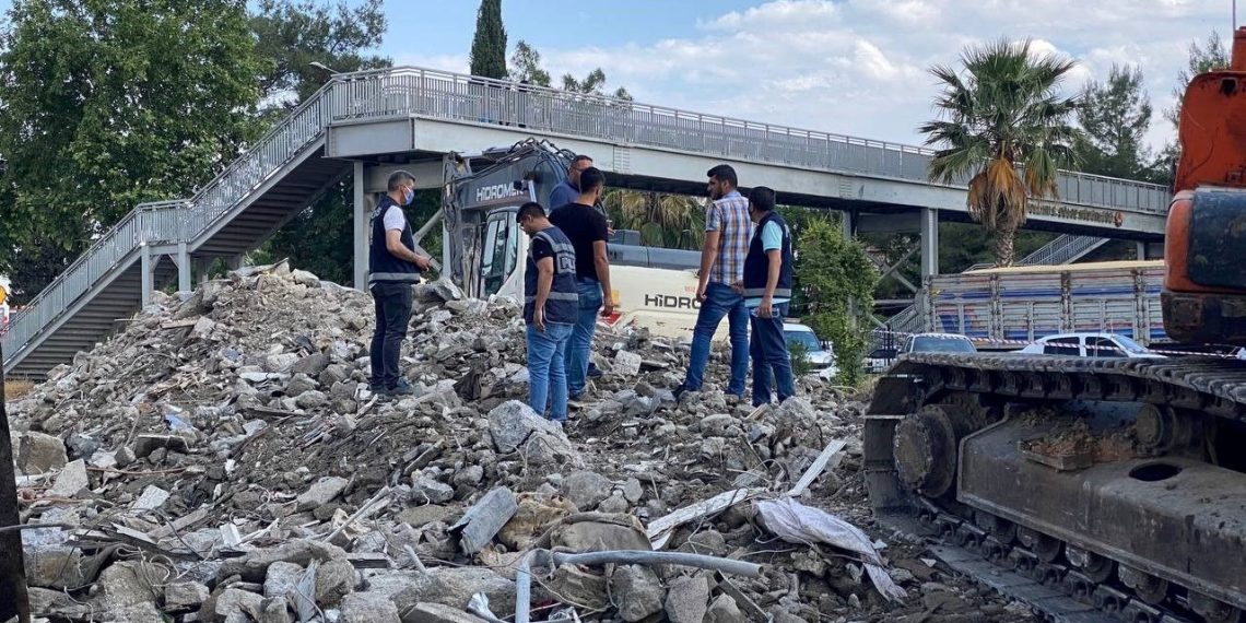 Sarsıntıdan 122 gün sonra enkazda cansız vücut bulundu