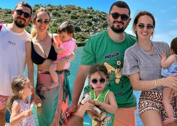 Seda Bakan’dan memnun aile pozu