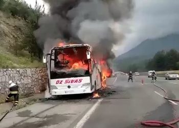 Seyir halindeki otobüste yangın