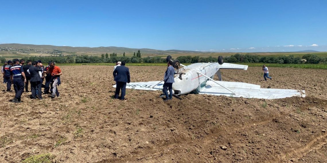 Sivil eğitim uçağı düştü