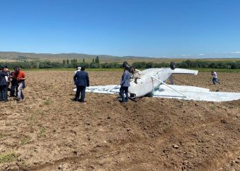 Sivil eğitim uçağı düştü