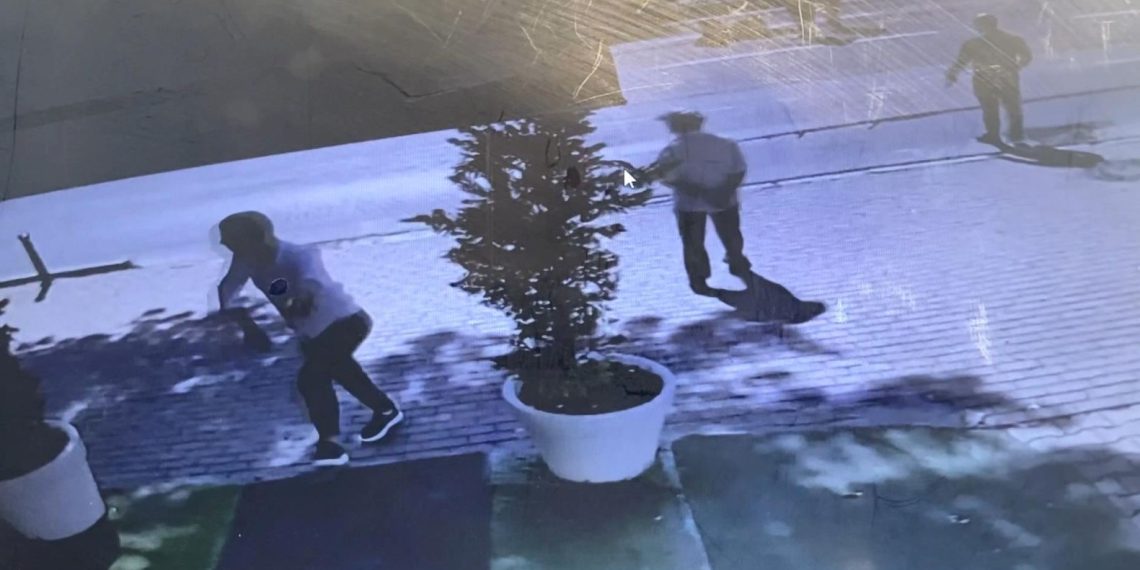 Sokak ortasında bıçaklı dehşet