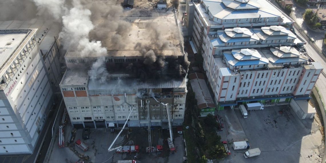 SON DAKİKA HABERİ: Başakşehir İkitelli Organize Sanayi Bölgesi’nde yangın