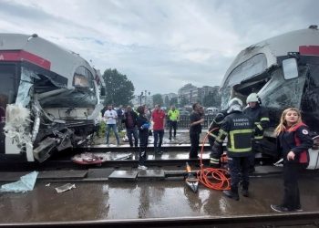 SON DAKİKA HABERİ: Samsun’da iki tramvay çarpıştı: Çok sayıda yaralı var!