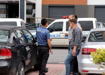 Tabancasını temizlerken kendini vurdu