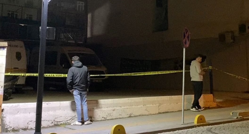 Tartıştığı oto yıkamacıyı göğsünden bıçaklayarak öldürdü