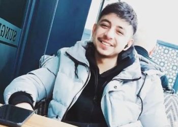 Tellere takılan uçurtmayı kurtarmak isterken elektrik akımına kapıldı