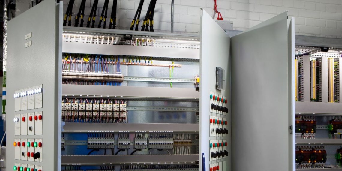 Temizlikçi sigortayı kapattı, 20 yıllık araştırma yok oldu