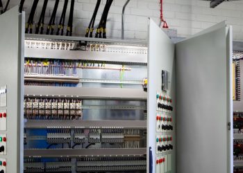 Temizlikçi sigortayı kapattı, 20 yıllık araştırma yok oldu