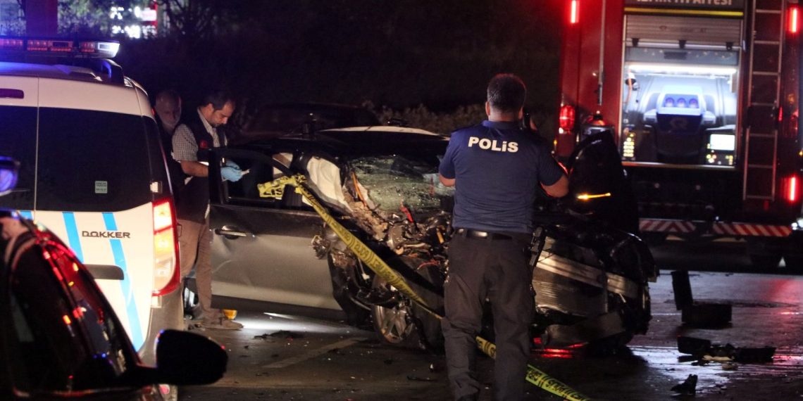 Trafikteki yarış mevt getirdi: 1 meyyit, 1’i bebek 2 yaralı