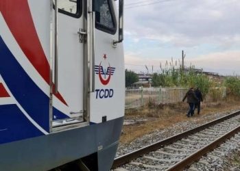 Trenin çarptığı 2 yaşındaki çocuk öldü