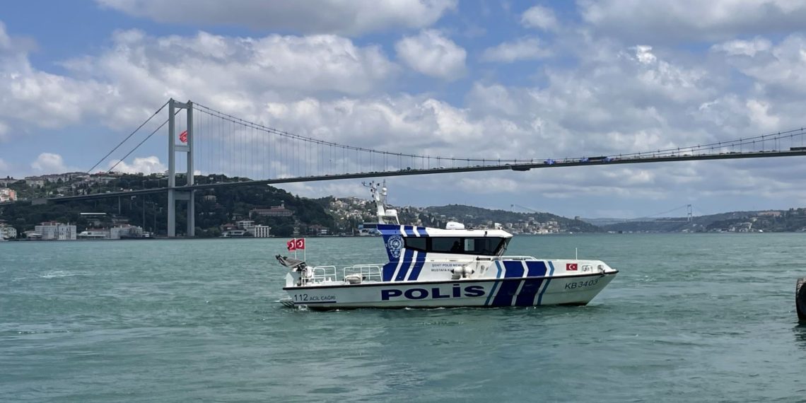 Üsküdar’da denizde kaybolan lise öğrencisini arama çalışmaları sürüyor