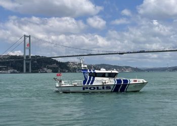 Üsküdar’da denizde kaybolan lise öğrencisini arama çalışmaları sürüyor