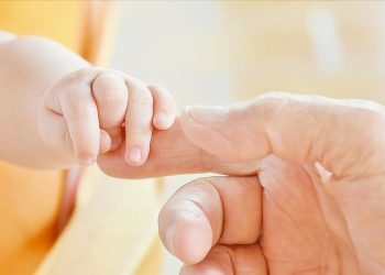 Yeni doğan iki bebeği öldürüp dondurucuya koydu