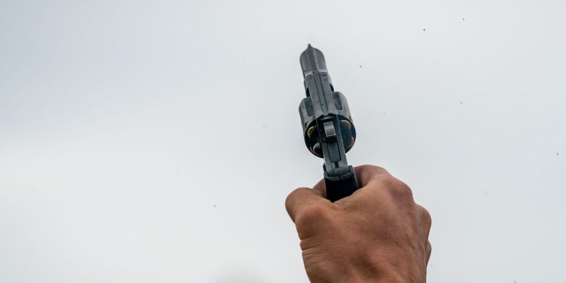 Yorgun mermi 9 yaşındaki çocuğu ağır yaraladı