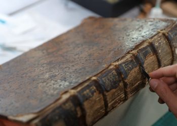 Yüzlerce yıllık eserler Kitap Şifahanesi’nde yenileniyor