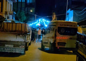 16 yaşındaki kız 10 yaşındaki çocuğu dövüp babasını bıçakladı