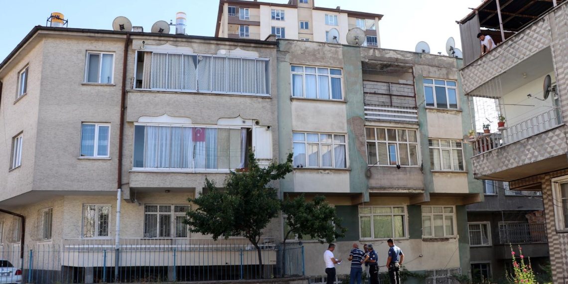 3. kattan düşen engelli genç hayatını kaybetti