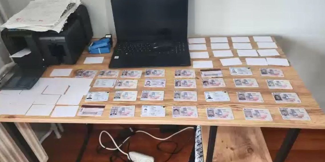 6 vilayette düzmece pasaport operasyonu: 8 gözaltı