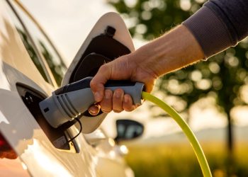 AB onayladı: Elektrikli araçların şarj istasyonları artırılacak