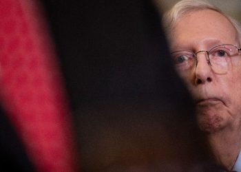 ABD’li 81 yaşındaki Senatör konuşurken 20 saniye donakaldı