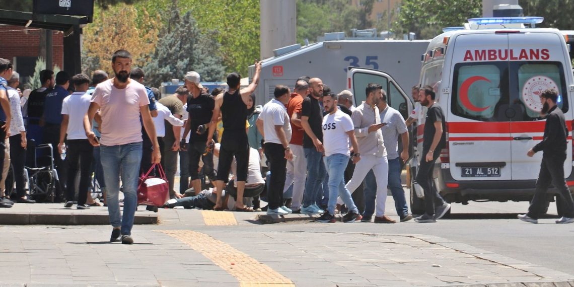 Adliye önünde anne ve çocuklarına silahlı taarruz