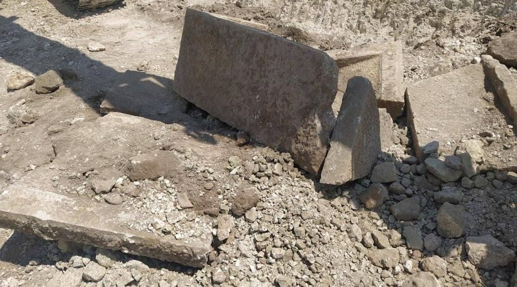 Afyonkarahisar’da temel hafriyatında lahit bulundu