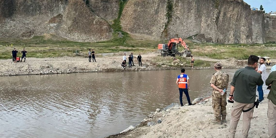 Ağrı’da hayvanları ırmağın karşısına geçirmeye çalışan çocuk boğuldu