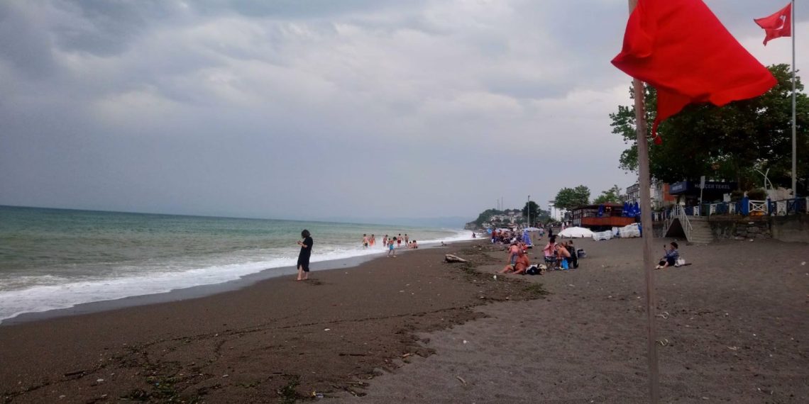 Akçakoca’da denize girmek yasaklandı