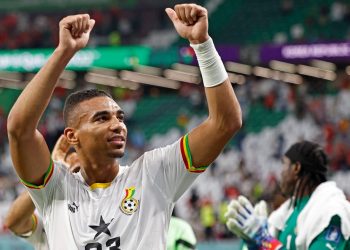 Alexander Djiku kimdir? Fenerbahçe gündeminde yer alan Alexander Djiku kaç yaşında, hangi mevkide oynuyor?