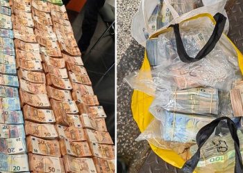 Almanya’dan Türkiye’ye giden minibüste 901 bin euro yakalandı