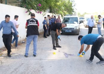 Antalya’da bayan cinayeti: Kız arkadaşını sokak ortasında öldürdü