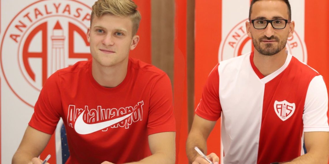 Antalyaspor, yeni transferleriyle mukavele imzaladı