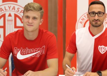 Antalyaspor, yeni transferleriyle mukavele imzaladı