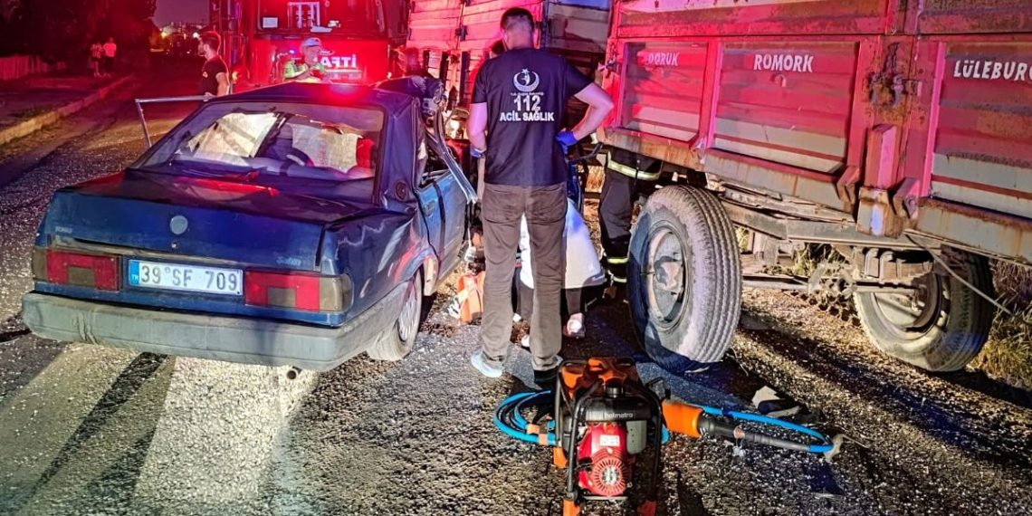 Araba traktör römorkuna çarptı: 1 kişi öldü