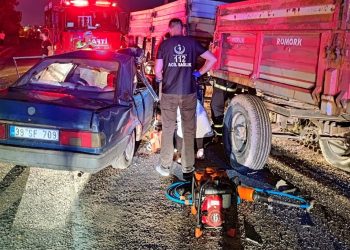 Araba traktör römorkuna çarptı: 1 kişi öldü