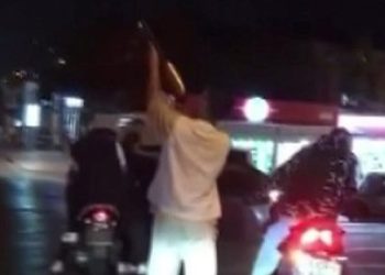 Asker uğurlamasında uzun namlulu silahla havaya ateş açıldı