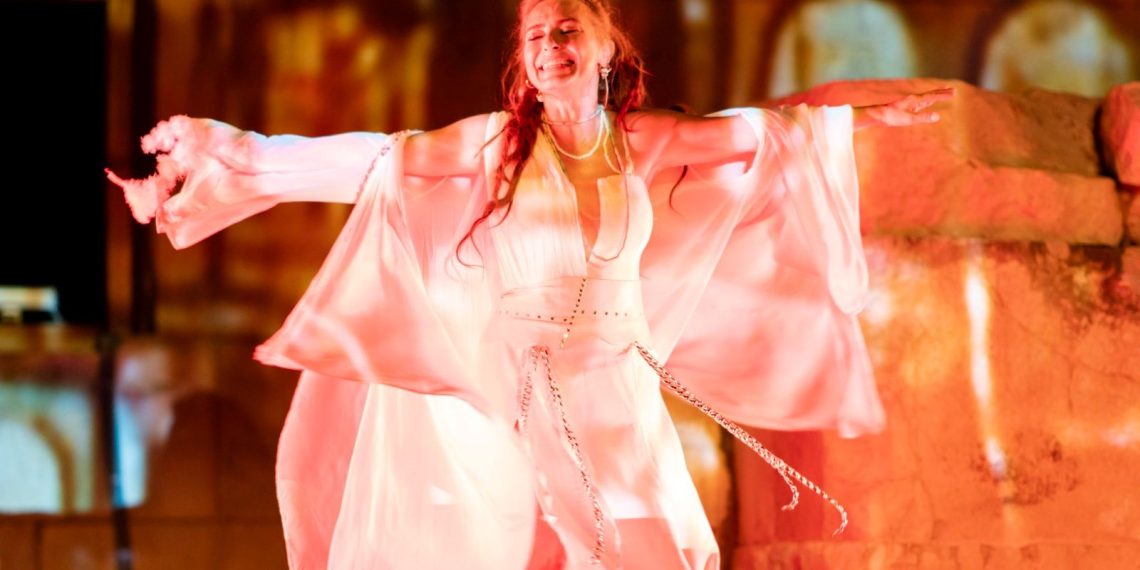 Ayça Bingöl “Ben Anadolu” oyunu ile Nysa Antik Kenti’nde