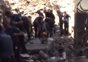 Bakırköy’de bir bina yıkım sırasında çöktü