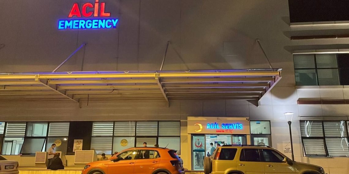 Balkonda otururken başına saçma isabet eden genç öldü