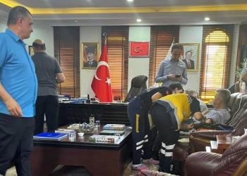 Belediye liderinin makam odasında silahlı hücum