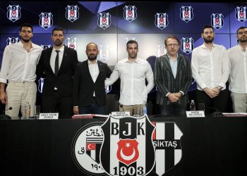 Beşiktaş Erkek Basketbol Ekibi, transferlerine imza merasimi düzenledi
