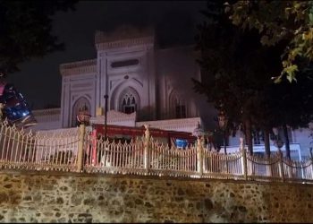 Beşiktaş Yıldız Hamidiye Camii’nde yangın: Takımlar bölgede
