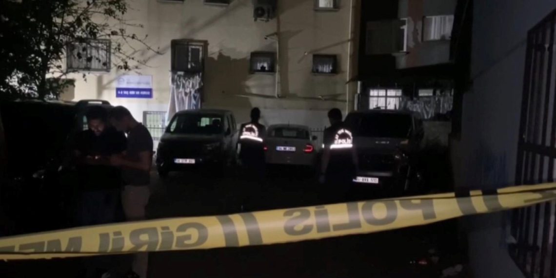 Beyoğlu’nda bir binanın bahçesindeki patlama korkuttu